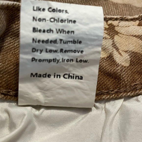 Loving/women’s NWT Floral High Rise Barrel Denim Jeans - Tan Size S - Picture 13 of 13